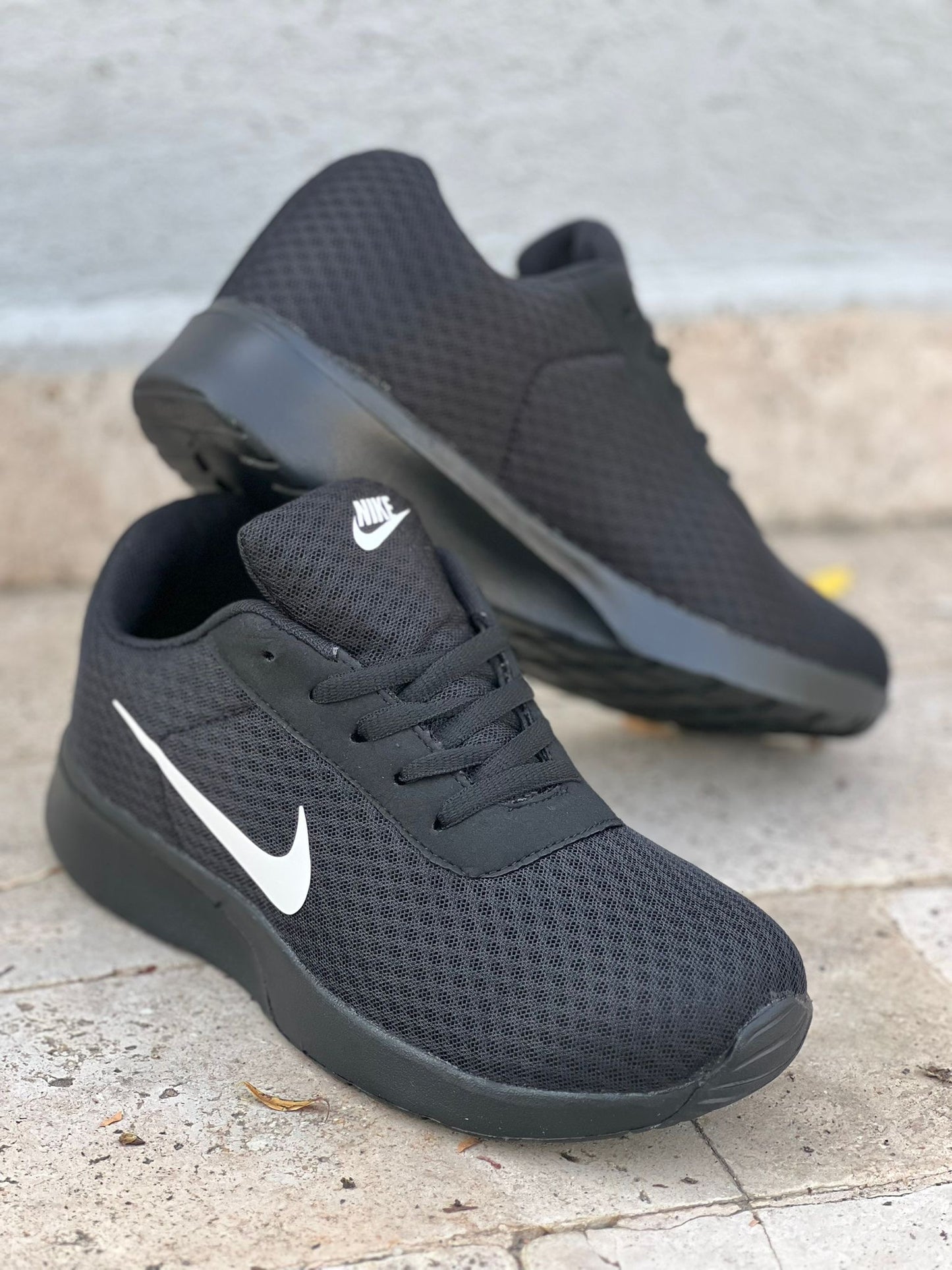 Zoom Negru Total (Cadou Tricou+Sosete)