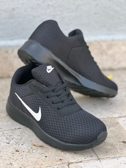 Zoom Negru Total (Cadou Tricou+Sosete)