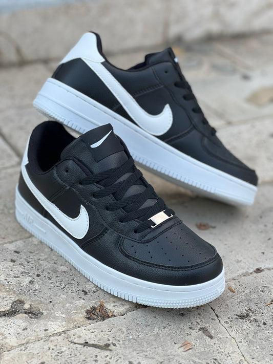 AF Negru/Talpa Alba (Cadou Tricou+Sosete)