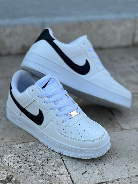 AF Alb/Negru (Cadou Tricou+Sosete)