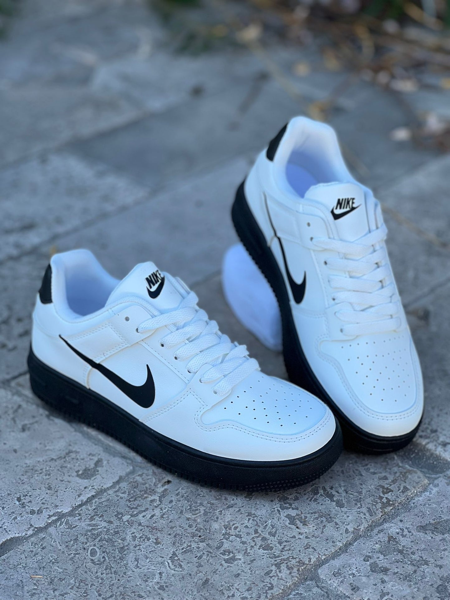 Af Alb/Talpa Neagra(Cadou Tricou+Sosete)