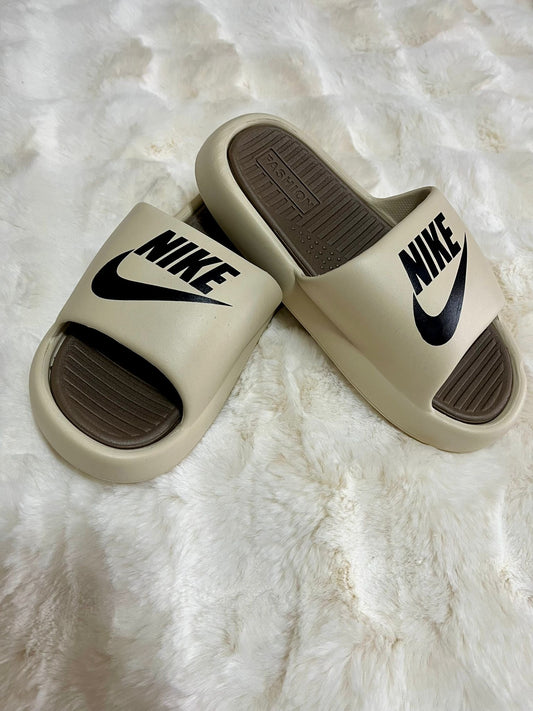 Papuci Dama Nk Crem/Maro