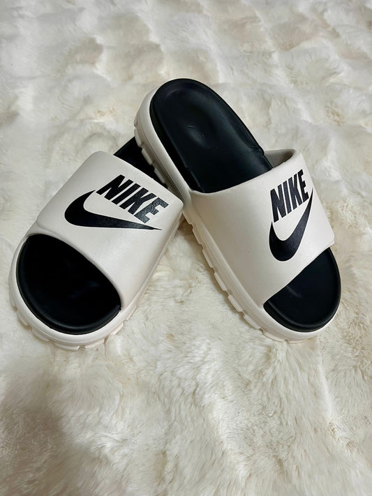 Papuci Dama Nk Alb/Negru