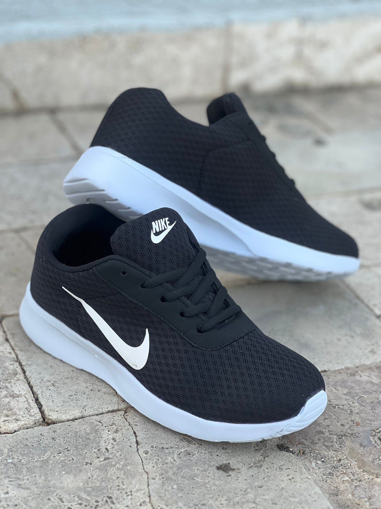 Zoom Negru/Alb (Cadou Tricou+Sosete)