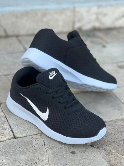 Zoom Negru/Alb (Cadou Tricou+Sosete)